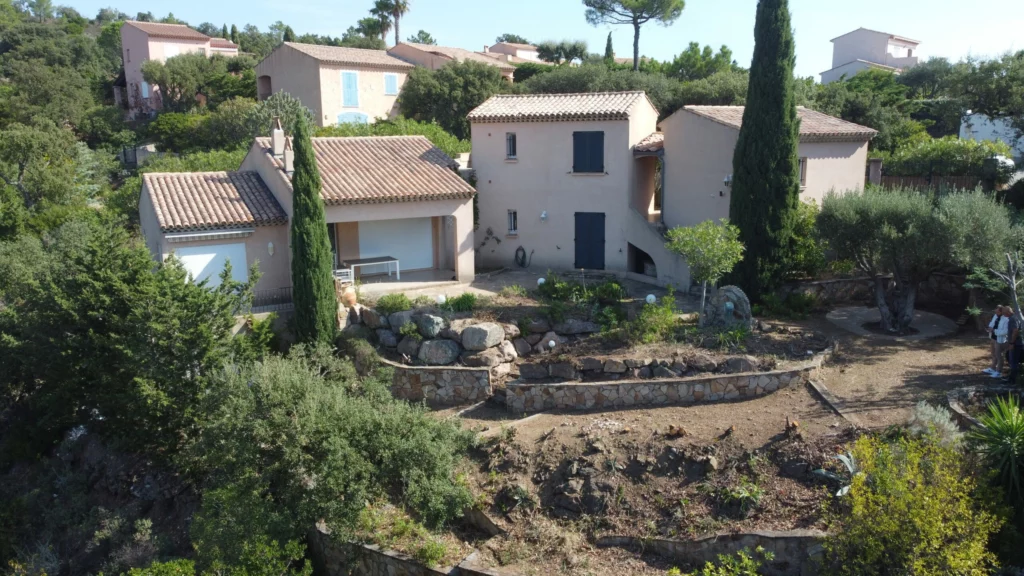 Avant — Création D&Rsquo;Une Piscine Et D&Rsquo;Un Espace Détente Aux Issambres à Les Issambres — VX Architecture